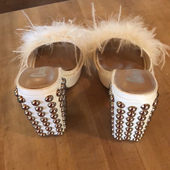 White platform heel - Picture 2 of 3